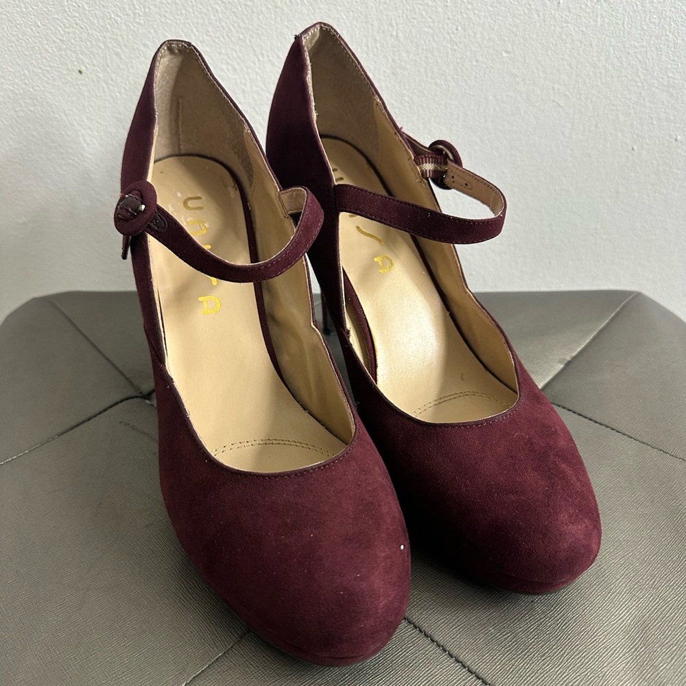 9 Unisa Burgundy Mary Jane Heels